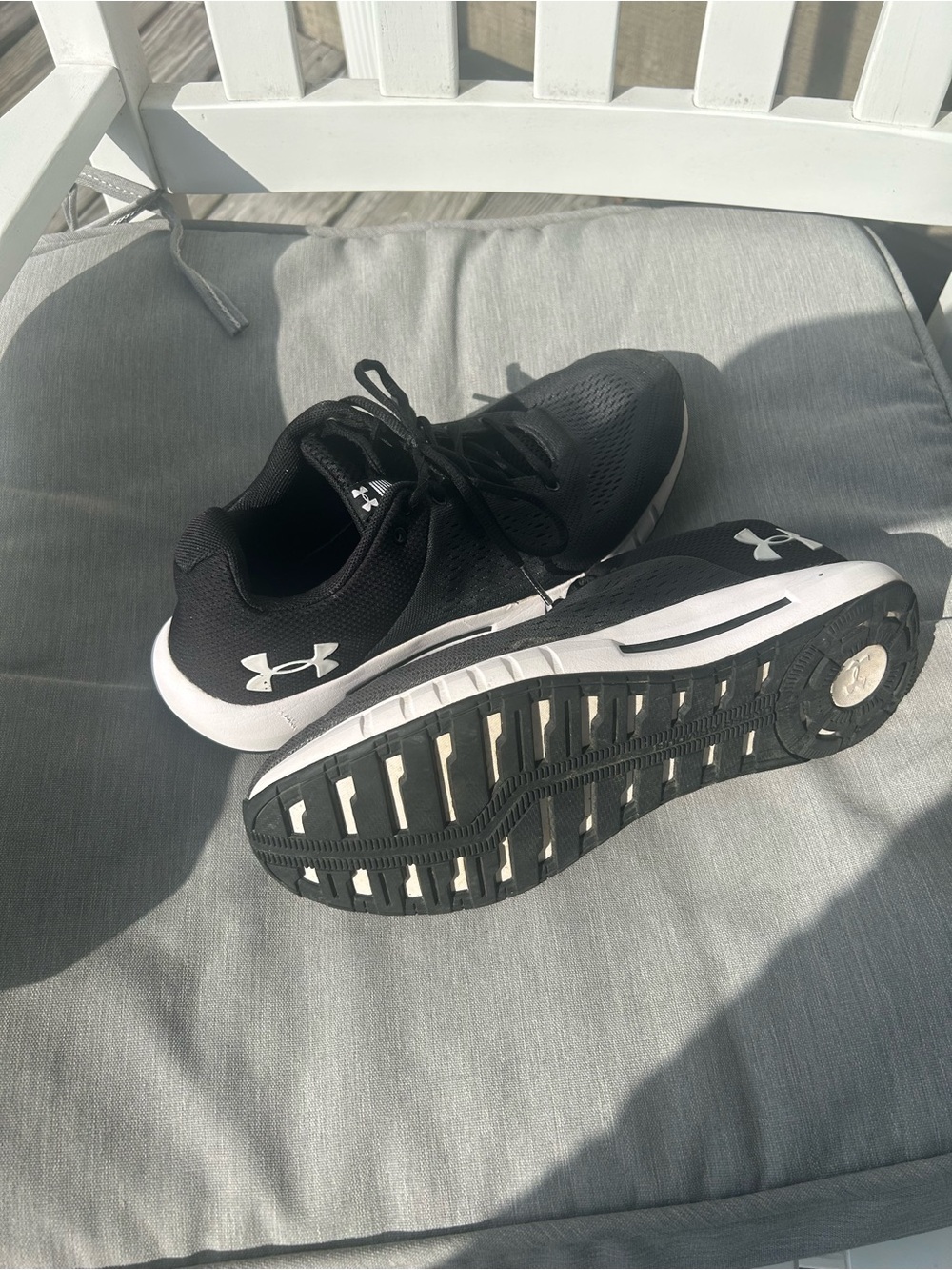 Under Armour Men’s Black and White Athletic Running Shoes - Picture 3 of 3